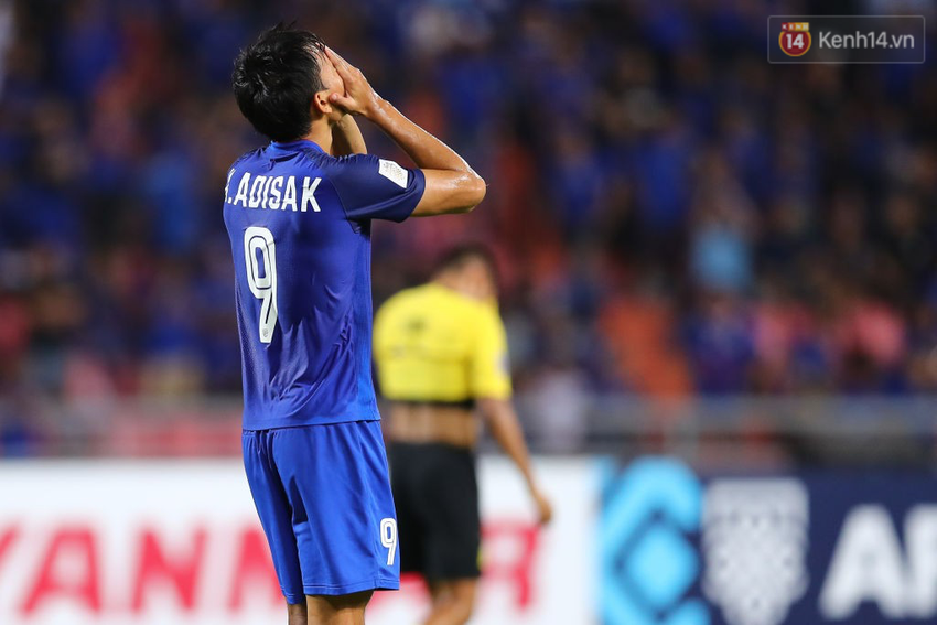 Cầu thủ Thái Lan suy sụp, đổ gục xuống sân sau thất bại đau đớn trước Malaysia - Ảnh 9.
