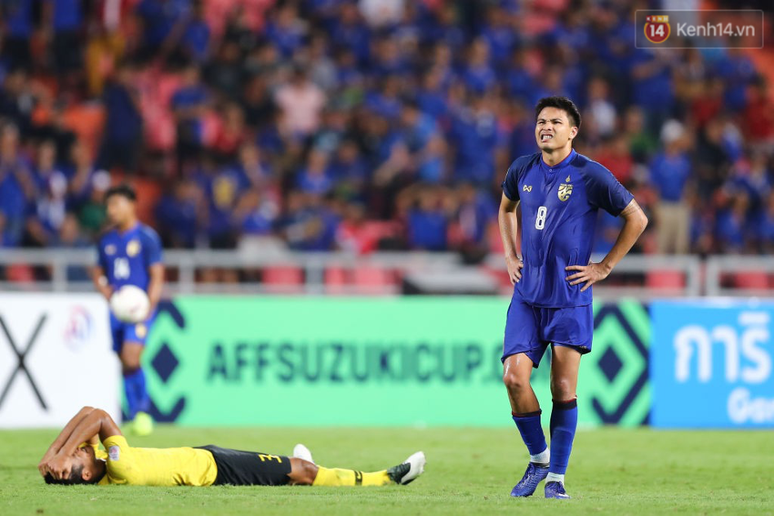 Cầu thủ Thái Lan suy sụp, đổ gục xuống sân sau thất bại đau đớn trước Malaysia - Ảnh 10.