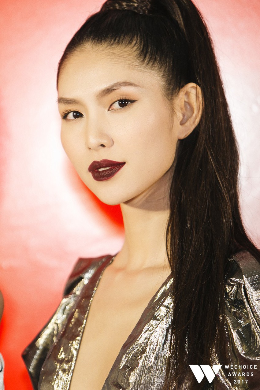 Makeup với gam nude l&ecirc;n ng&ocirc;i tại Gala WeChoice Awards 2017, Kỳ Duy&ecirc;n v&agrave; Ch&acirc;u B&ugrave;i lọt top những ng&ocirc;i sao họa mặt xuất sắc nhất - Ảnh 7.