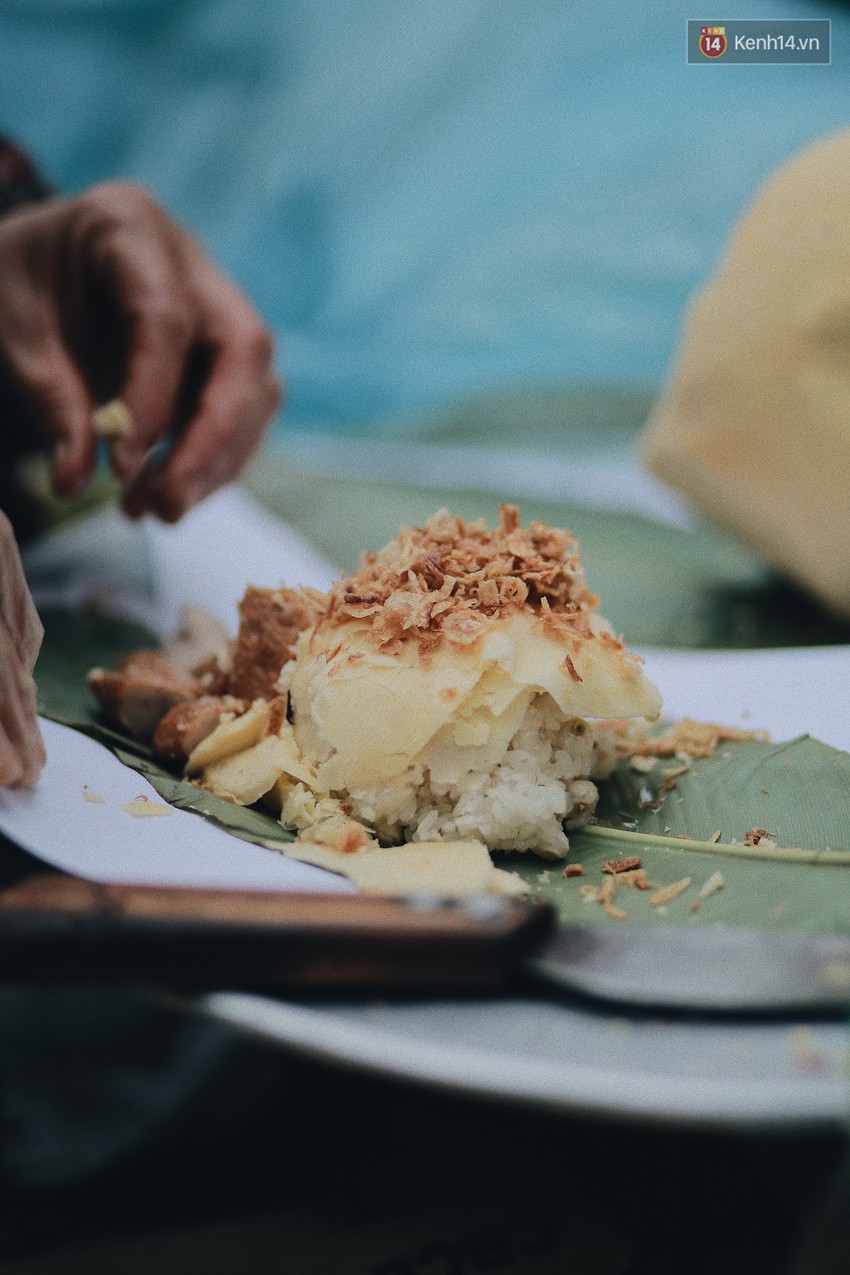 Sáng Hà Nội ăn được gói xôi nghi ngút khói, thấy rét mướt thế này cũng đáng thôi! - Ảnh 9.