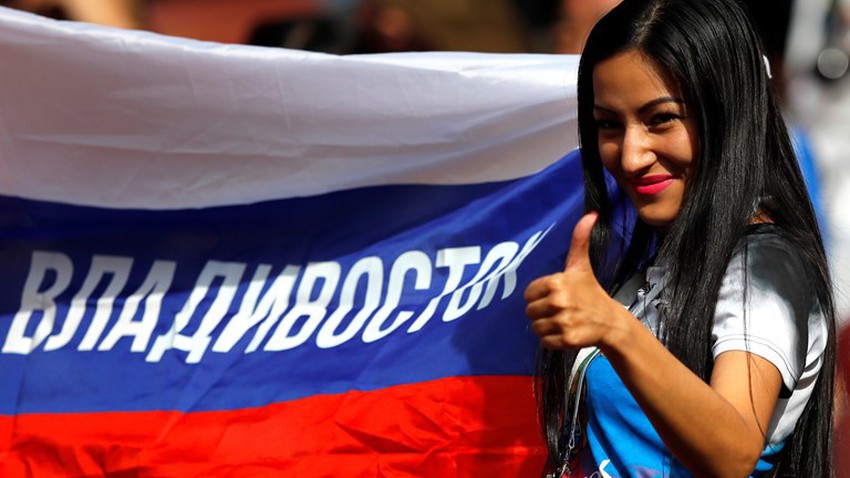 Hoa hậu, siêu mẫu và những cô gái Nga hút ánh nhìn trong lễ khai mạc World Cup 2018 - Ảnh 8.