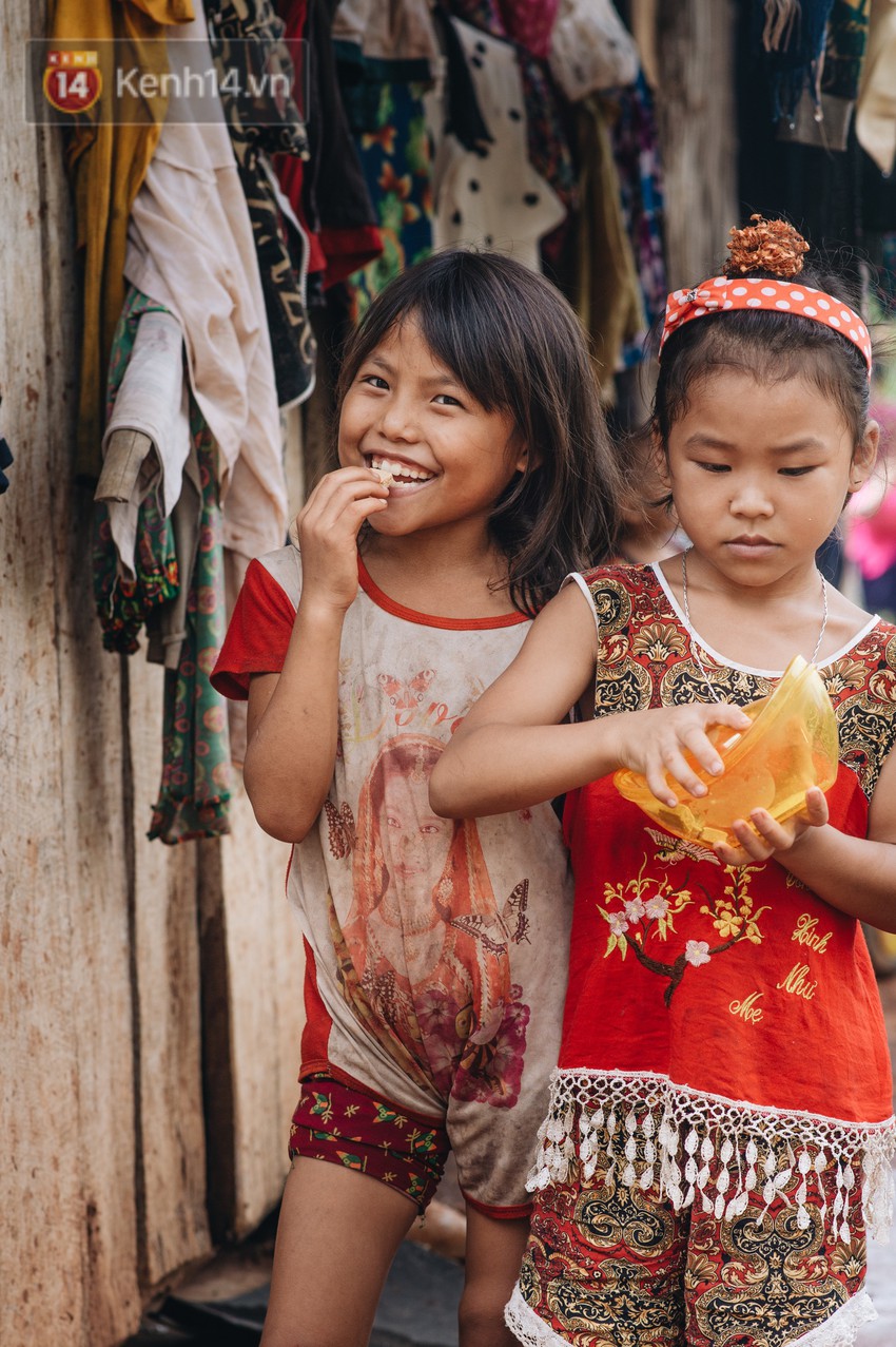 Ánh mắt kiên cường và nụ cười hồn nhiên của trẻ em Hà Giang sau trận lũ đau thương khiến 5 người chết, hàng trăm ngôi nhà đổ nát - Ảnh 8.