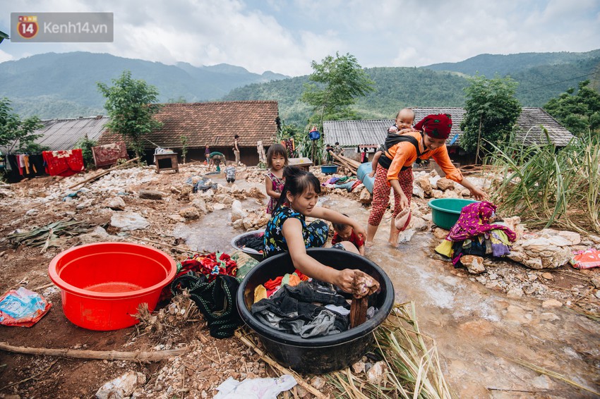 Ánh mắt kiên cường và nụ cười hồn nhiên của trẻ em Hà Giang sau trận lũ đau thương khiến 5 người chết, hàng trăm ngôi nhà đổ nát - Ảnh 11.