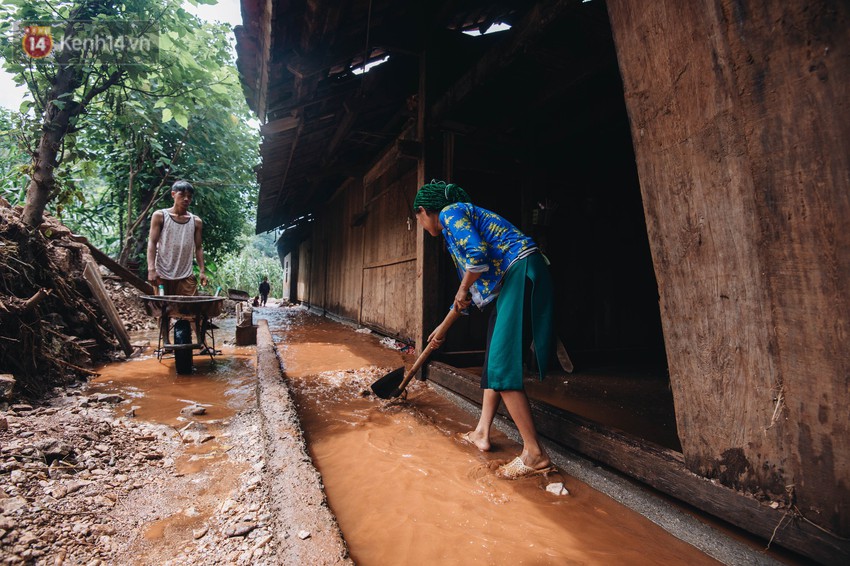 Trận lũ đau thương ở Hà Giang trong vòng 10 năm qua: Giờ đâu còn nhà nữa, mất hết, lũ cuốn trôi hết rồi... - Ảnh 5.