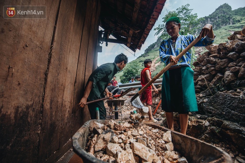 Trận lũ đau thương ở Hà Giang trong vòng 10 năm qua: Giờ đâu còn nhà nữa, mất hết, lũ cuốn trôi hết rồi... - Ảnh 9.