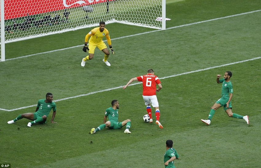 15 bức ảnh biểu tượng của một World Cup 2018 đầy cảm x&uacute;c - Ảnh 1.