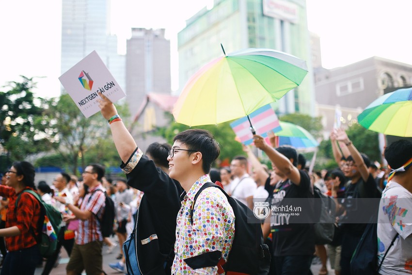 Ngày hội tự hào LGBTI+ Sài Gòn: Những khoảnh khắc đáng nhớ khi phố đi bộ Nguyễn Huệ rợp cờ cầu vồng - Ảnh 13.