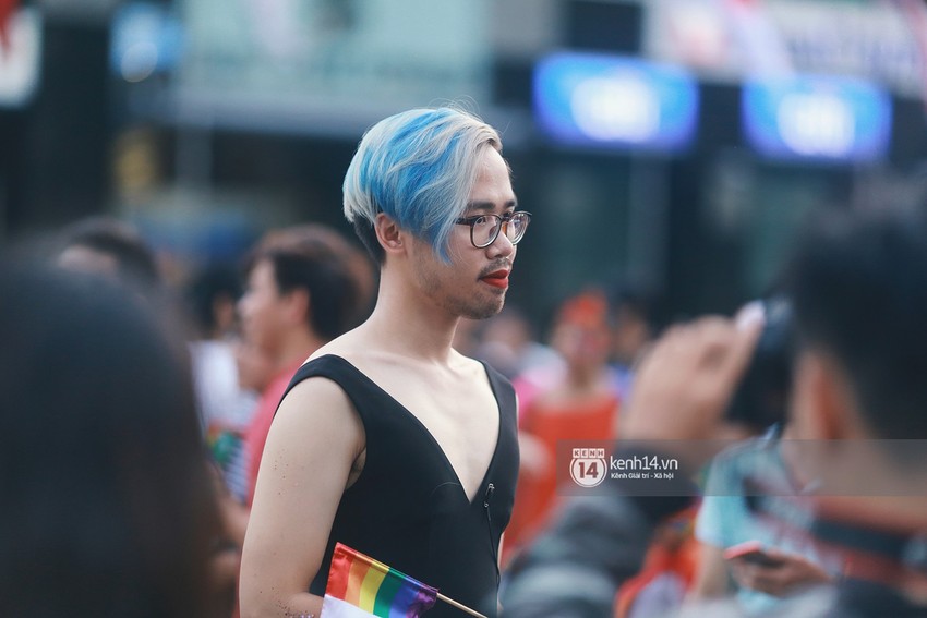 Ngày hội tự hào LGBTI+ Sài Gòn: Những khoảnh khắc đáng nhớ khi phố đi bộ Nguyễn Huệ rợp cờ cầu vồng - Ảnh 17.