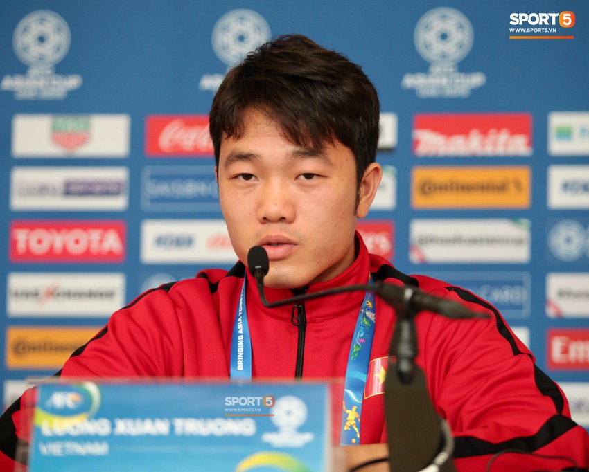 50 sắc th&aacute;i của đội ph&oacute; Xu&acirc;n Trường ở lần đầu ti&ecirc;n dự họp b&aacute;o Asian Cup 2019 - Ảnh 4.