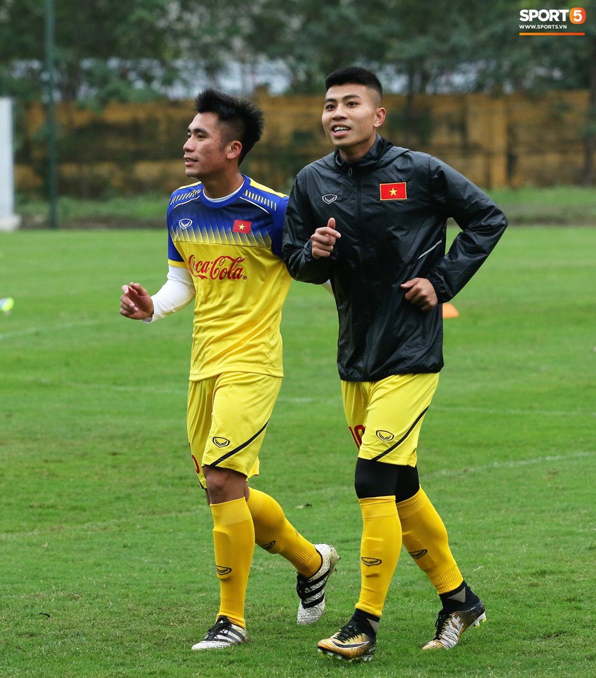 Sau hai giải vắng bóng, em trai Bùi Tiến Dũng tái xuất trong màu áo U22 Việt Nam - Ảnh 6.