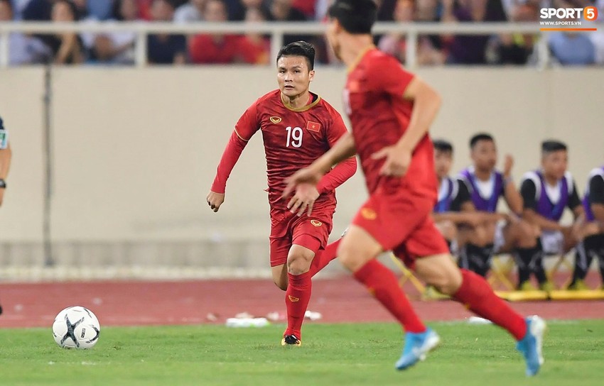 Chiêm ngưỡng siêu phẩm ngả bàn đèn khó tin của Quang Hải trong trận đấu Việt Nam vs Malaysia - Ảnh 8.