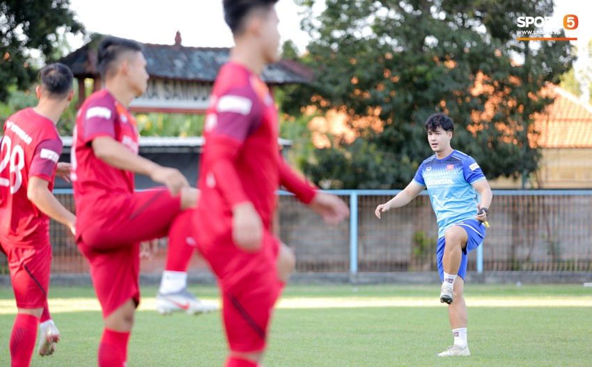Sau Tuấn Anh, đội trưởng tuyển Việt Nam tiếp tục khiến HLV Park Hang-seo lo lắng - Ảnh 9.