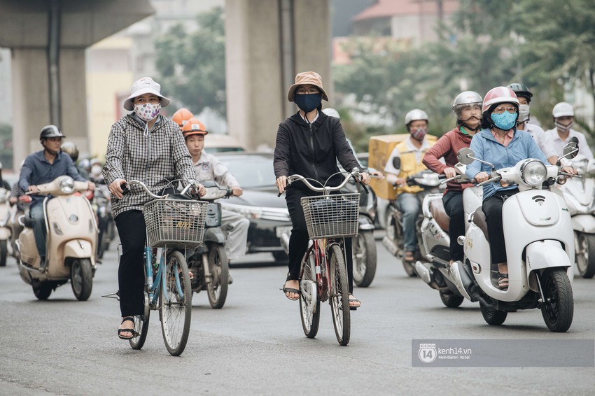 Chùm ảnh: Người dân Hà Nội kết bạn với khẩu trang trong những ngày ô nhiễm - Ảnh 9.