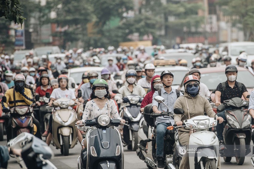Chùm ảnh: Người dân Hà Nội kết bạn với khẩu trang trong những ngày ô nhiễm - Ảnh 8.