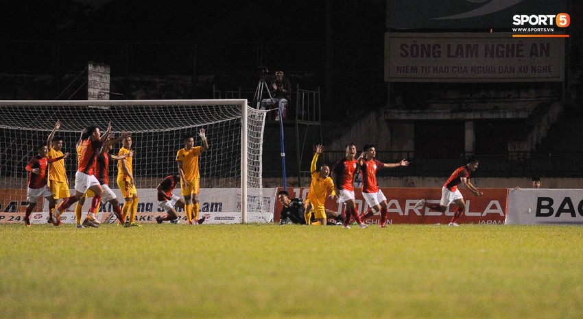 Đánh bại Phố Hiến trong trận play-off kịch tính, Thanh Hoá FC chính thức trụ hạng  - Ảnh 9.