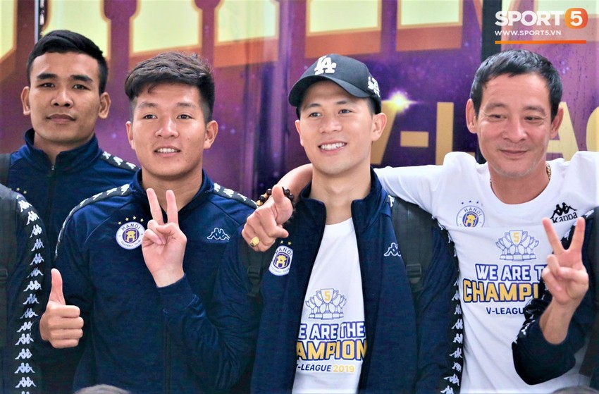 Hà Nội FC gặp biến cố về thời tiết, không thể tái hiện màn diễu hành trên xe buýt 2 tầng như U23 Việt Nam trở về từ Thường Châu - Ảnh 9.