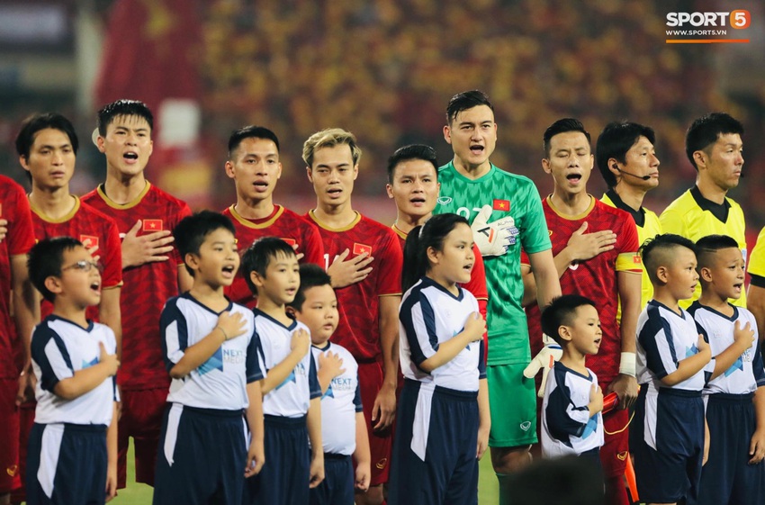 Tuyển thủ Việt Nam tráo số áo đấu UAE: Đó là sự tinh quái của thầy Park - Ảnh 1.
