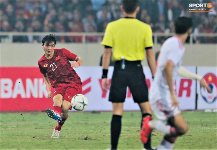 Đôi chân pha lê Tuấn Anh vô hiệu hóa cầu thủ UAE hay nhất châu Á - Ảnh 2.