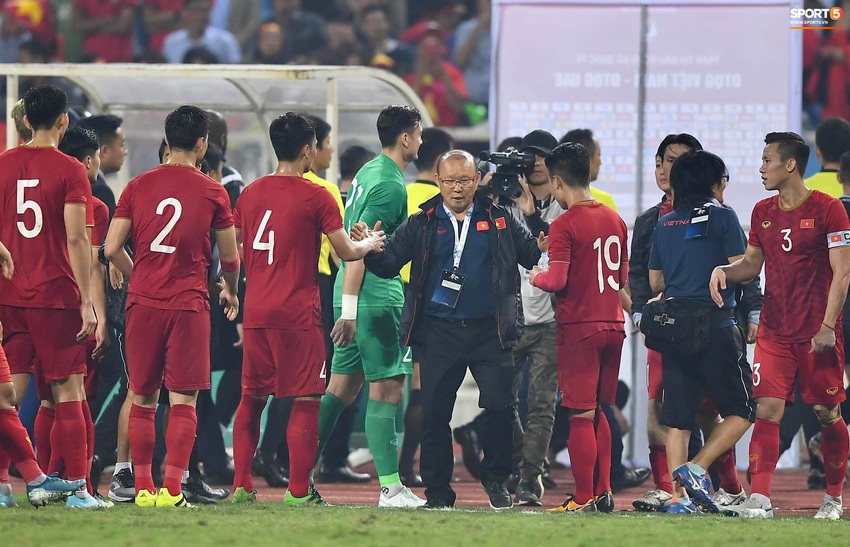 Không trực tiếp ghi bàn, Quang Hải vẫn khiến hậu vệ UAE khiếp sợ với đôi chân “ma thuật” - Ảnh 8.