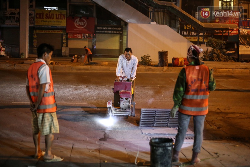 C&ocirc;ng nh&acirc;n H&agrave; Nội &ldquo;trắng đ&ecirc;m&rdquo; cải tạo, sửa chữa trục đường Trần Ph&uacute; &ndash; Quang Trung - Ảnh 11.