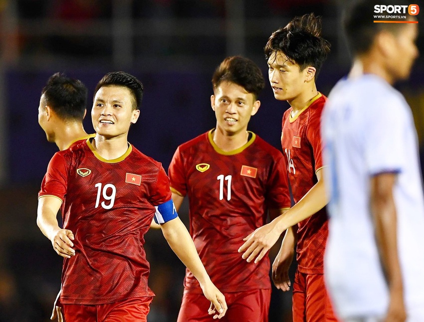 Quang Hải tươi cười rạng rỡ sau khi ghi bàn trong lần đầu đeo băng đội trưởng ở SEA Games - Ảnh 3.