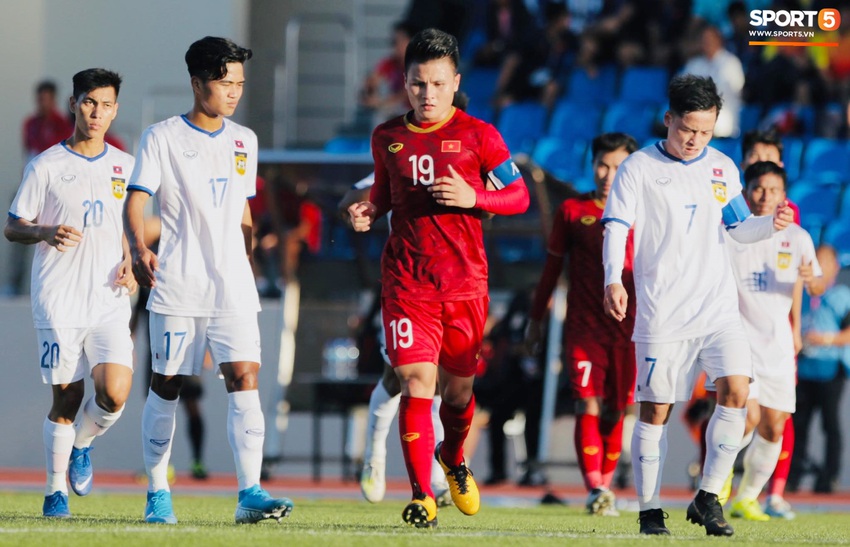 Quang Hải tươi cười rạng rỡ sau khi ghi bàn trong lần đầu đeo băng đội trưởng ở SEA Games - Ảnh 7.