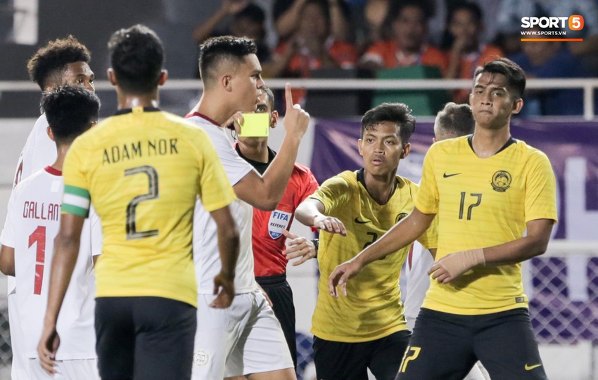 Thủ môn U22 Malaysia mắc sai lầm khó đỡ, cứu chủ nhà U22 Philippines thoát cảnh bị loại ngay từ vòng bảng - Ảnh 8.