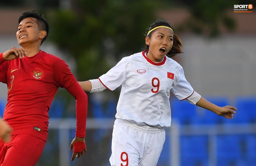 Cô gái vàng của bóng đá Việt Nam tự tặng quà sinh nhật cho mình bằng cú đúp bàn thắng trong ngày tuyển nữ Việt Nam đè bẹp Indonesia 6 bàn không gỡ tại SEA Games 30 - Ảnh 5.