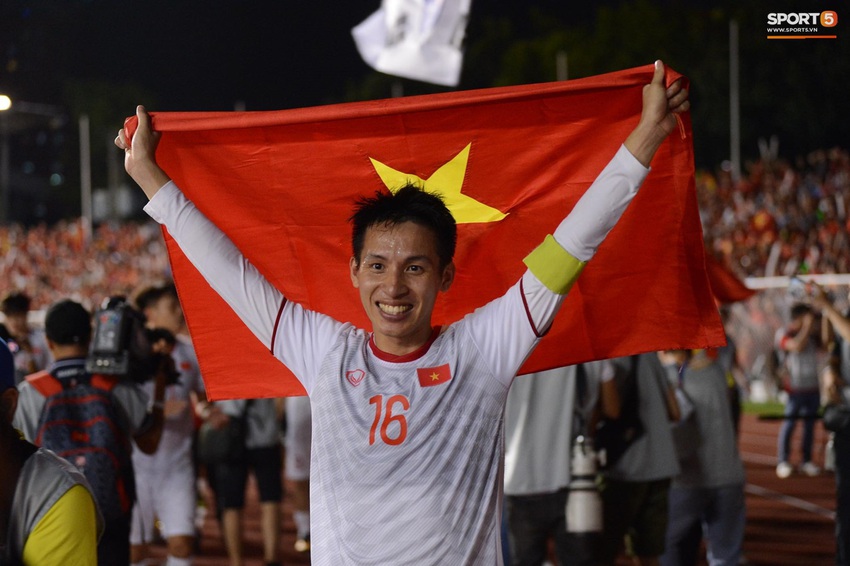 U22 Việt Nam ăn mừng cực cảm xúc khi vô địch SEA Games 30 - Ảnh 12.