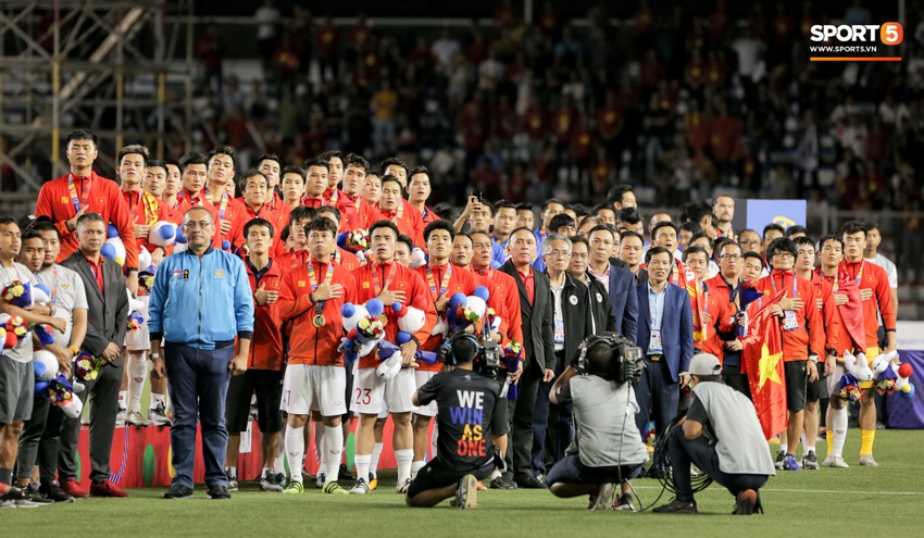 HLV Park Hang-seo gặp riêng Bùi Tiến Dũng, động viên sau lễ trao huy chương SEA Games 30 - Ảnh 9.