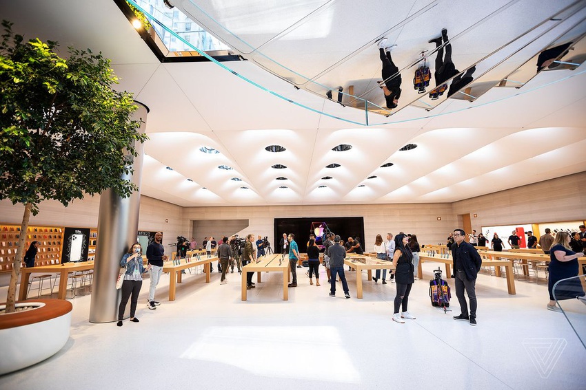 Vẻ đẹp gây nghiện của Apple Store chất nhất thế giới: Kiệt tác dưới lòng đất, hút khách hơn cả tượng Nữ thần Tự do - Ảnh 14.