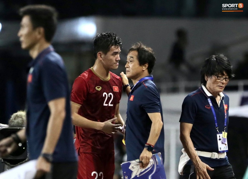 Tiến Linh dính chấn thương, lo lắng càng đè nặng lên vai HLV Park Hang-seo trước thềm chung kết SEA Games 30 - Ảnh 8.