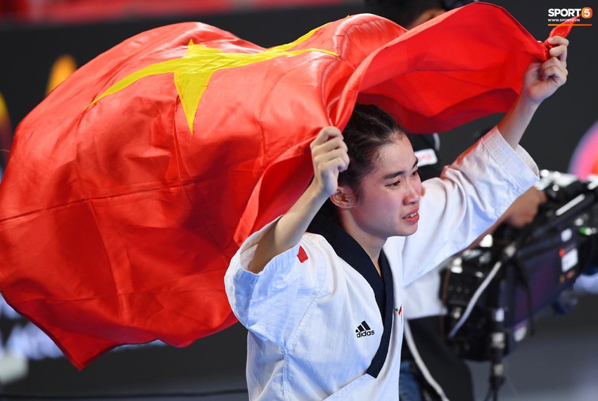 Các hotgirl Taekwondo bật khóc, vui mừng khôn xiết sau khi giành huy chương vàng cho đoàn thể thao Việt Nam tại SEA Games - Ảnh 1.