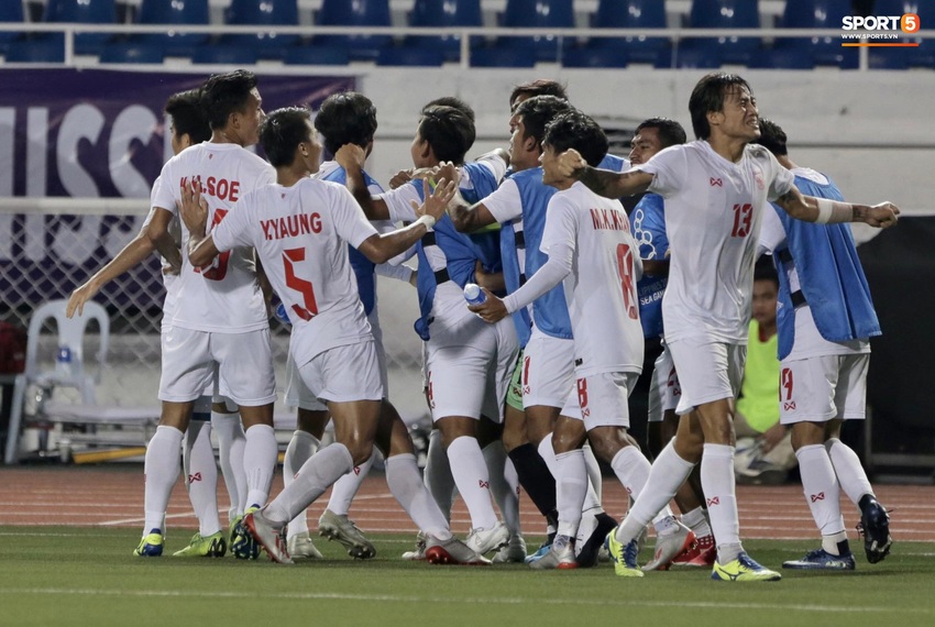 Mắc sai lầm ngớ ngẩn, thủ thành đẹp trai của U22 Indonesia suýt biếu tấm vé vào chung kết SEA Games 30 cho đối thủ - Ảnh 6.