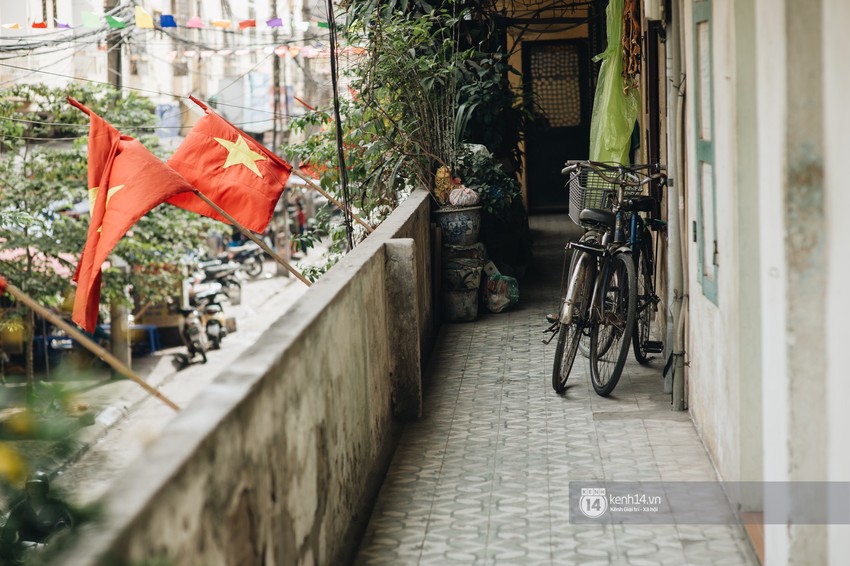 Chùm ảnh: Hà Nội 27 Tết đẹp dịu dàng, mộc mạc và ấm áp trong nắng Xuân sớm - Ảnh 5.