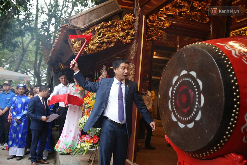 Hà Nội: “Tướng bà” 12 tuổi được ngồi trên kiệu, bảo vệ nghiêm ngặt tránh bị bắt cóc ở hội Gióng - Ảnh 3.