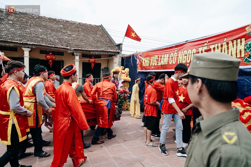 Ảnh, clip: Hàng trăm người dân tập trung chứng kiến nghi lễ chém lợn kín ngày đầu năm, máu 2 ông Ỉn chảy lênh láng - Ảnh 14.