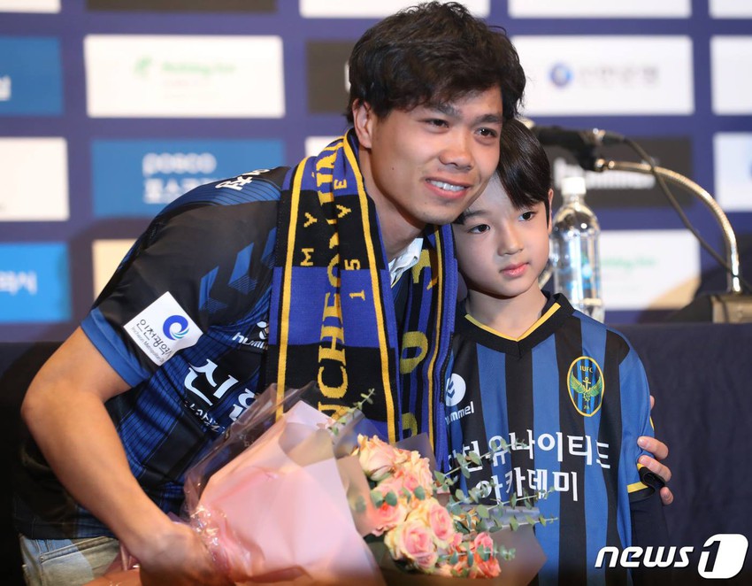 Công Phượng đầy nam tính và lịch lãm trong ngày ra mắt Incheon United - Ảnh 10.