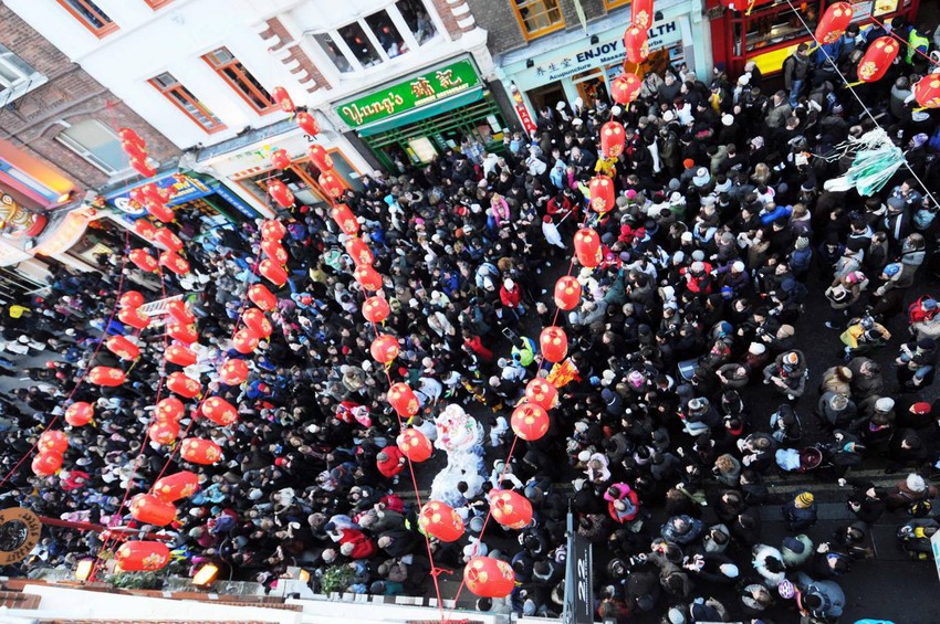 Ngắm khung cảnh rộn ràng đón Tết Nguyên Đán tại Chinatown ở London trong nửa thế kỷ qua - Ảnh 16.