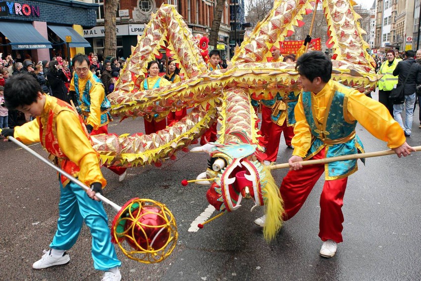 Ngắm khung cảnh rộn ràng đón Tết Nguyên Đán tại Chinatown ở London trong nửa thế kỷ qua - Ảnh 21.