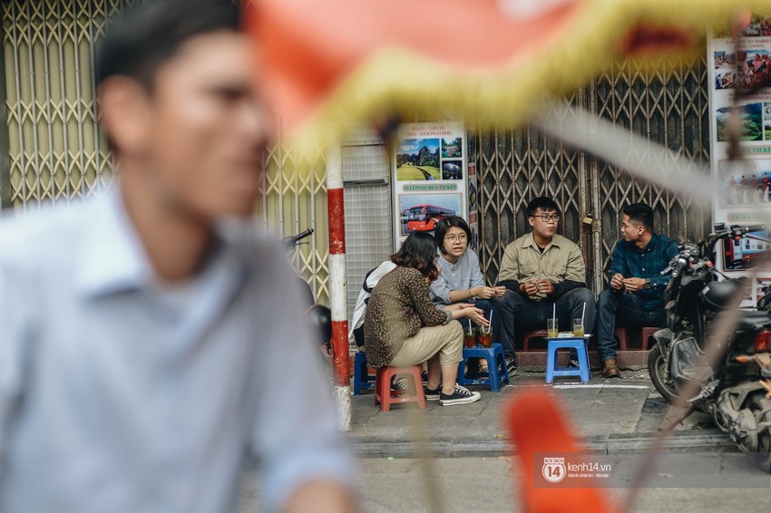 Hà Nội chiều 30 Tết đầy chậm rãi để mọi người ngồi lại bên nhau ngẫm về một năm sắp qua - Ảnh 6.