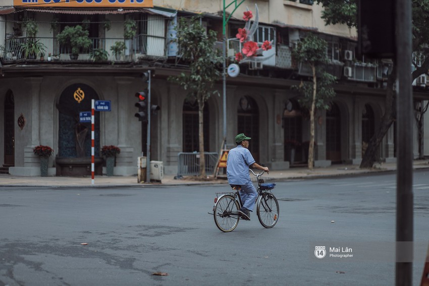 Sáng mùng 1 Tết Hà Nội: Vắng thế mà sao yêu thế! - Ảnh 7.