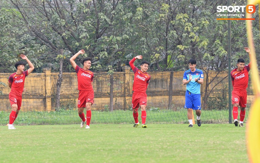 Bằng chứng cho thấy Đình Trọng chẳng làm gì cũng auto chiếm spotlight của các thầy tuyển U23 Việt Nam - Ảnh 5.