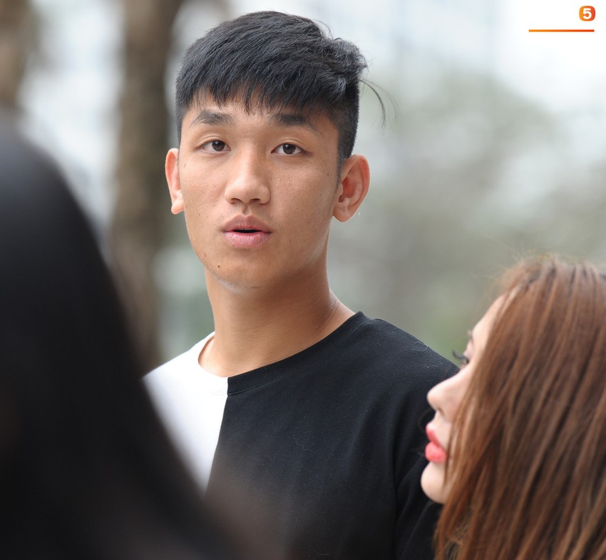 Tiến Dũng cực bảnh bao trong ng&agrave;y khai trương qu&aacute;n c&agrave; ph&ecirc; mới, Duy Mạnh tươi hết cỡ đến ch&uacute;c mừng bạn th&acirc;n - Ảnh 9.