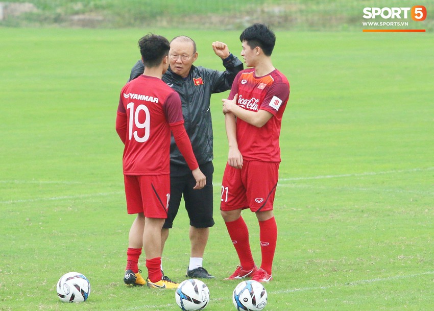 HLV Park Hang-seo bất ngờ khen Đình Trọng cơ bắp, muốn Quang Hải noi gương - Ảnh 6.