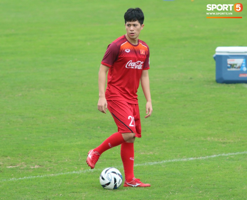 HLV Park Hang-seo bất ngờ khen Đình Trọng cơ bắp, muốn Quang Hải noi gương - Ảnh 2.