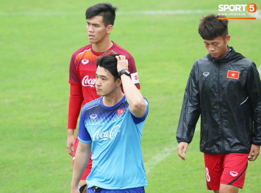 HLV Park Hang-seo bất ngờ khen Đình Trọng cơ bắp, muốn Quang Hải noi gương - Ảnh 9.