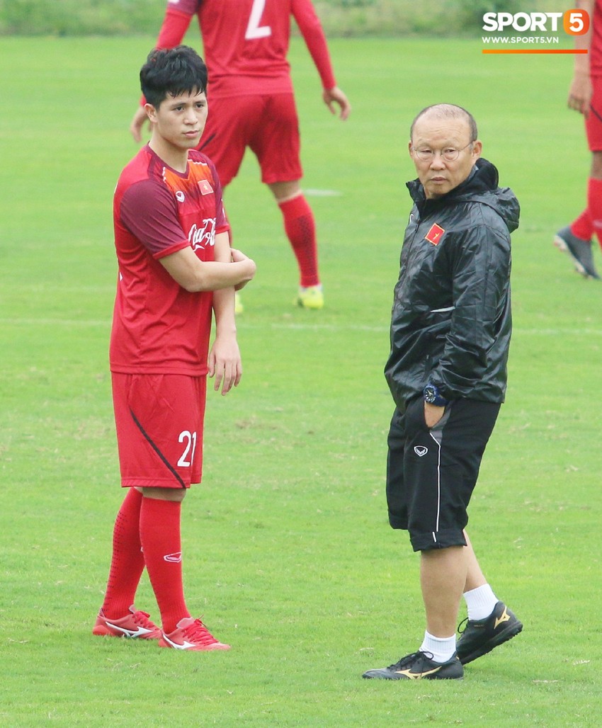 HLV Park Hang-seo bất ngờ khen Đình Trọng cơ bắp, muốn Quang Hải noi gương - Ảnh 4.