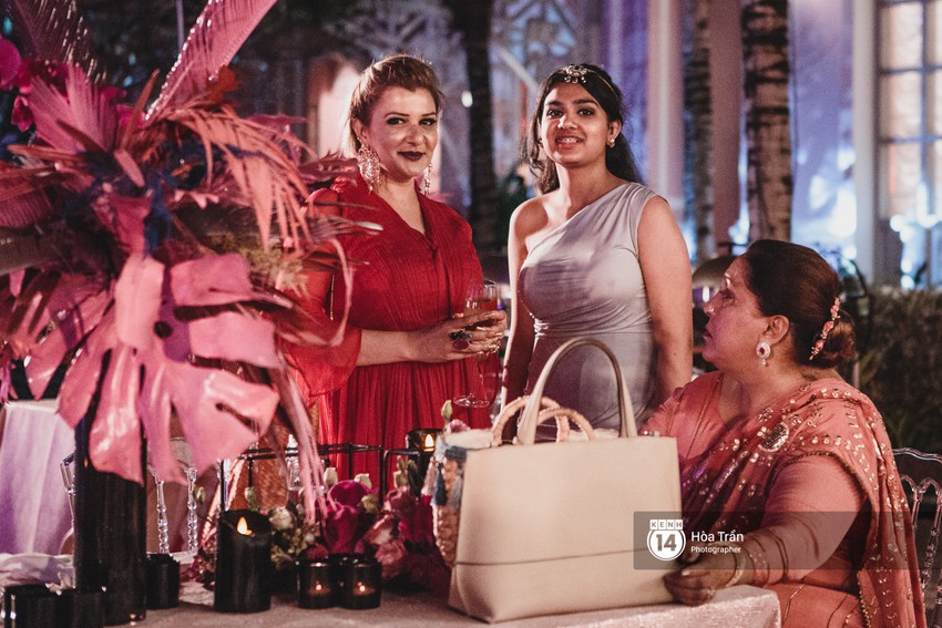 Cặp đ&ocirc;i tỷ ph&uacute; Ấn Độ lộng lẫy c&ugrave;ng c&aacute;c kh&aacute;ch mời đại gia v&agrave;o đ&ecirc;m tiệc Pink Party đầu ti&ecirc;n ở Ph&uacute; Quốc - Ảnh 12.