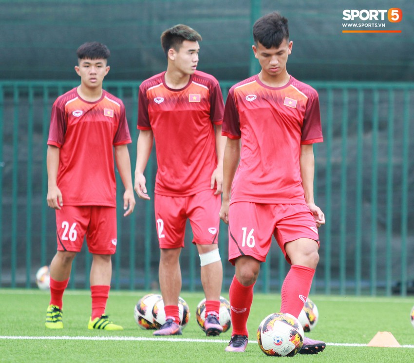 U18 Việt Nam hối hả tập luyện chuẩn bị cho giải Tứ h&ugrave;ng ở Trung Quốc - Ảnh 2.